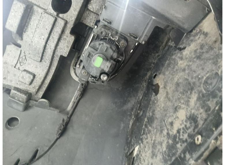 Фара противотуманная правая к Renault Scenic, 2005г.