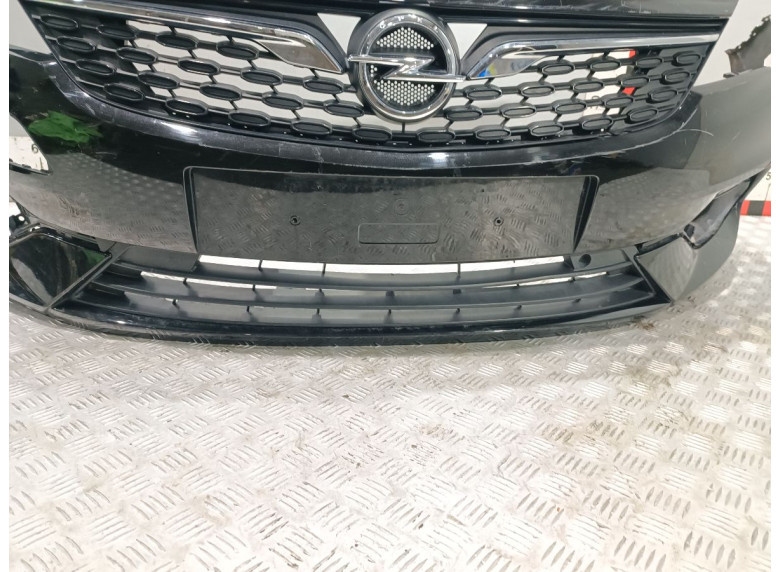 Заглушка (решетка) в бампер передний к Opel Astra, 2020г.