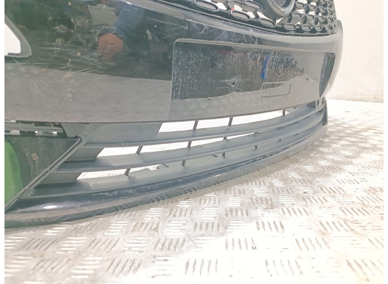 Заглушка (решетка) в бампер передний к Opel Astra, 2020г.