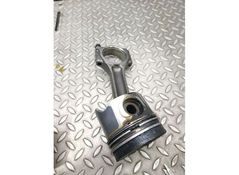 Поршень к Volvo V40