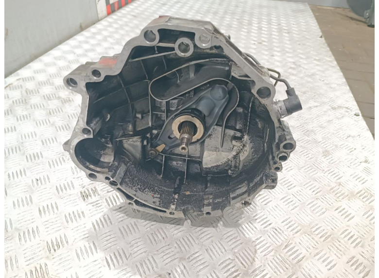 КПП механическая (МКПП) к Volkswagen Passat, 2001г.