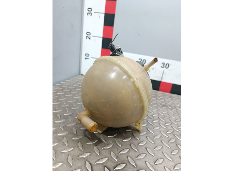 Бачок расширительный к Volkswagen Passat, 1990г.