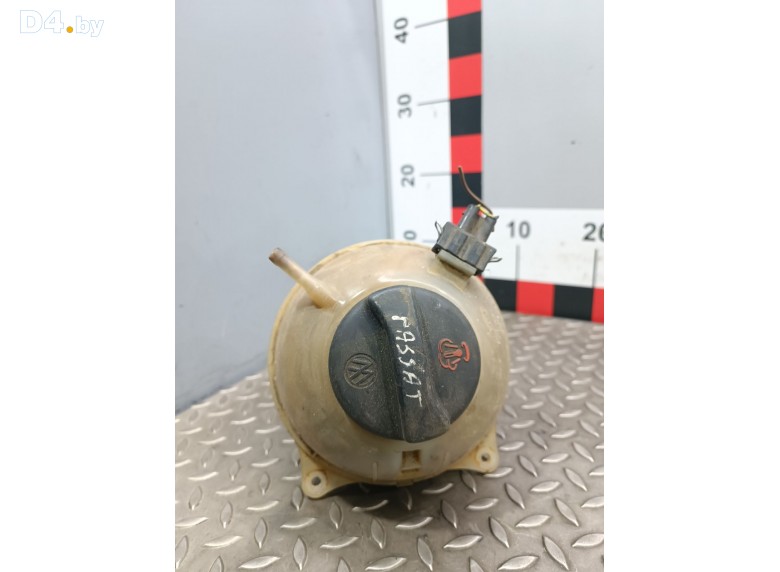 Бачок расширительный к Volkswagen Passat undefined г.