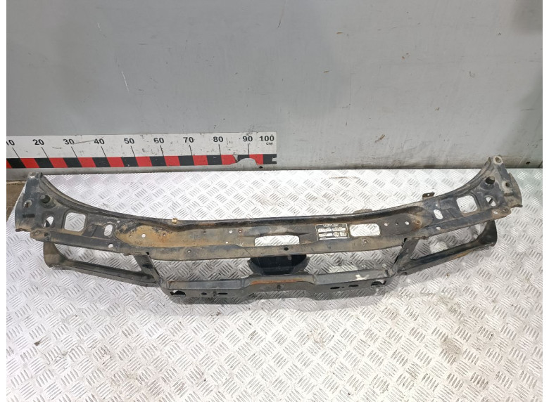 Передняя панель крепления облицовки (телевизор) к Volkswagen Passat, 1990г.