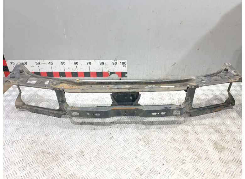 Передняя панель крепления облицовки (телевизор) к Volkswagen Passat, 1990г.