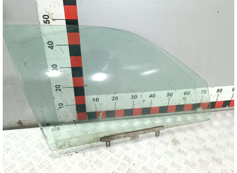 Стекло двери передней правой к Volkswagen Passat, 1990г.