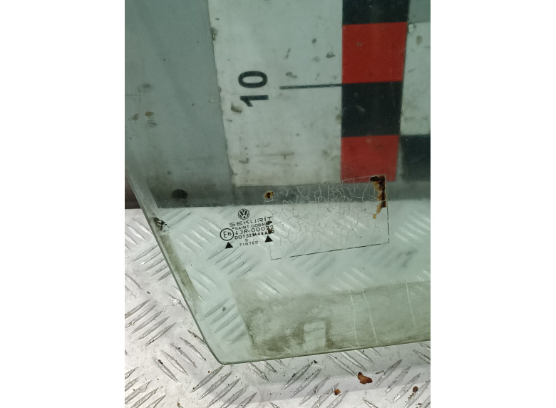 Стекло двери передней правой к Volkswagen Passat, 1990г.