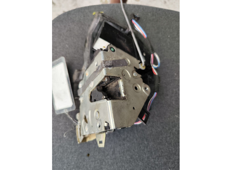 Замок двери передней левой к BMW 5 E39, 2000г.