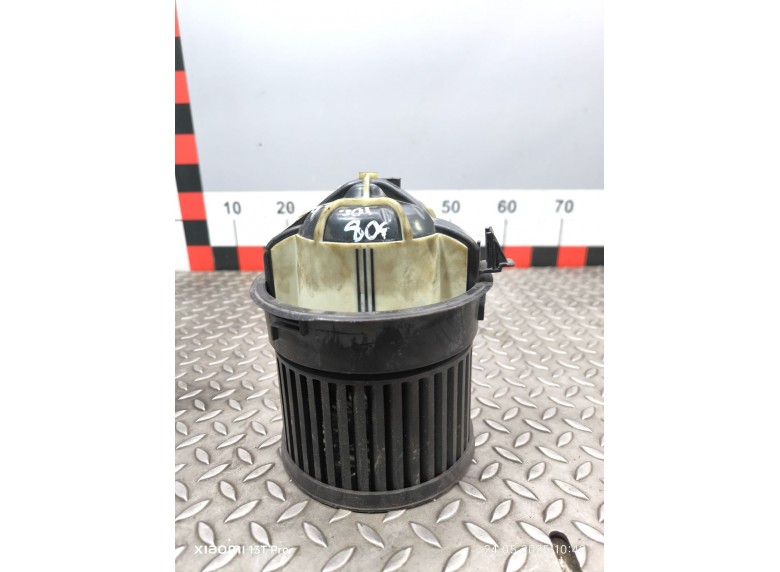 Моторчик печки к Peugeot 308