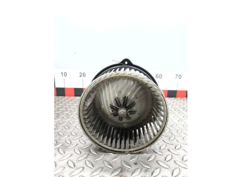 Моторчик печки к Volvo S40, 2000г.