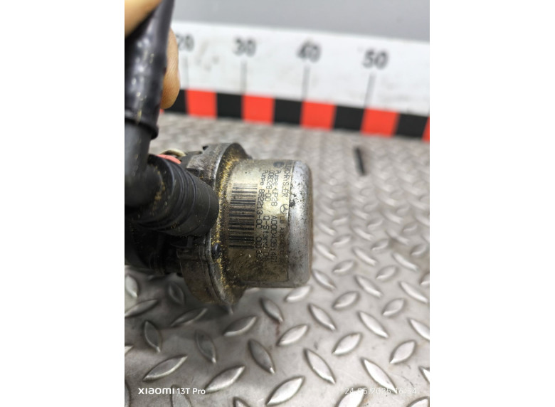 Насос вакуумный к Mercedes ML W163, 2001г.