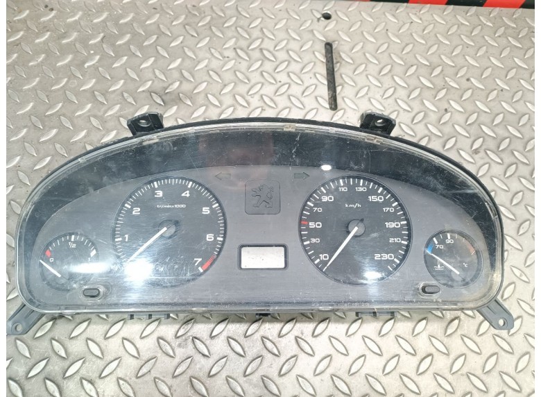 Щиток приборов (приборная панель) к Peugeot 406