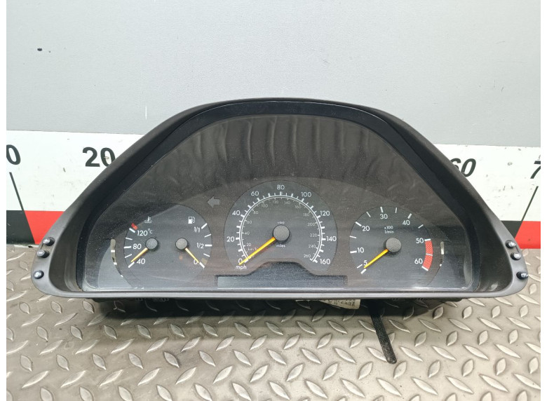 Щиток приборов (приборная панель) к Mercedes E W210, 1999г.