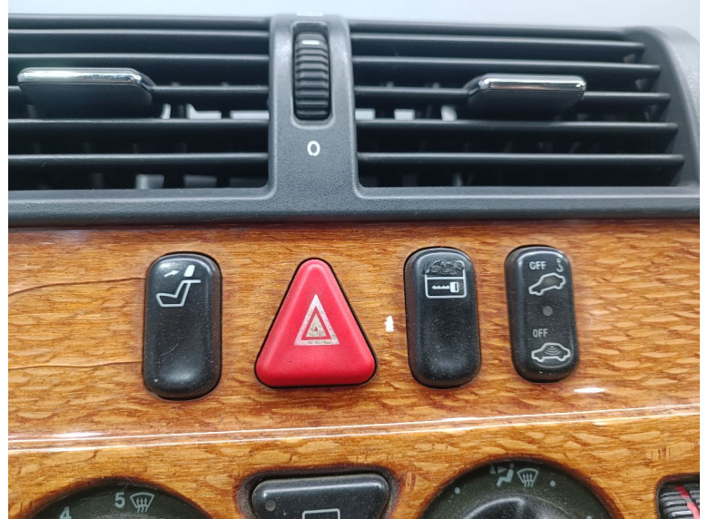 Кнопка аварийной сигнализации к Mercedes E W210, 1999г.