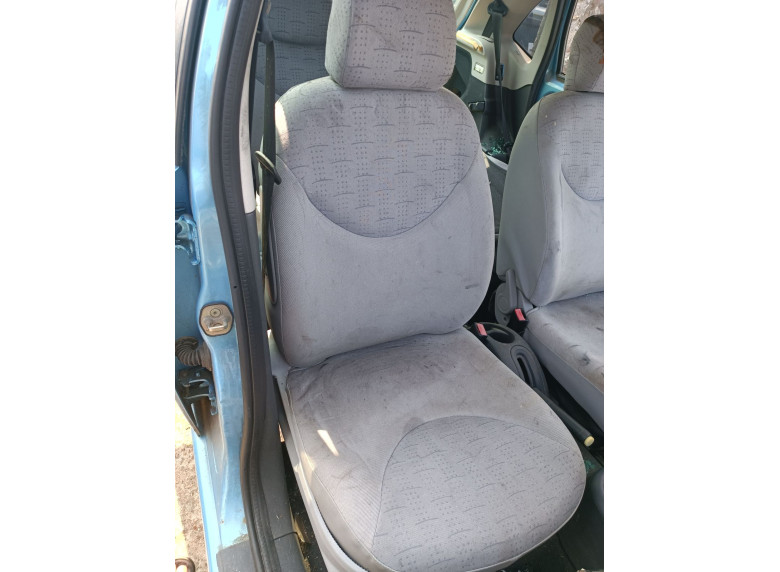 Сиденье переднее правое к Citroen C3, 2004г.
