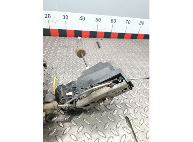 Замок двери передней левой к Mercedes A W168, 2000г.