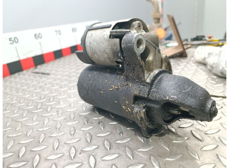 Стартер к Volkswagen Passat, 2000г.