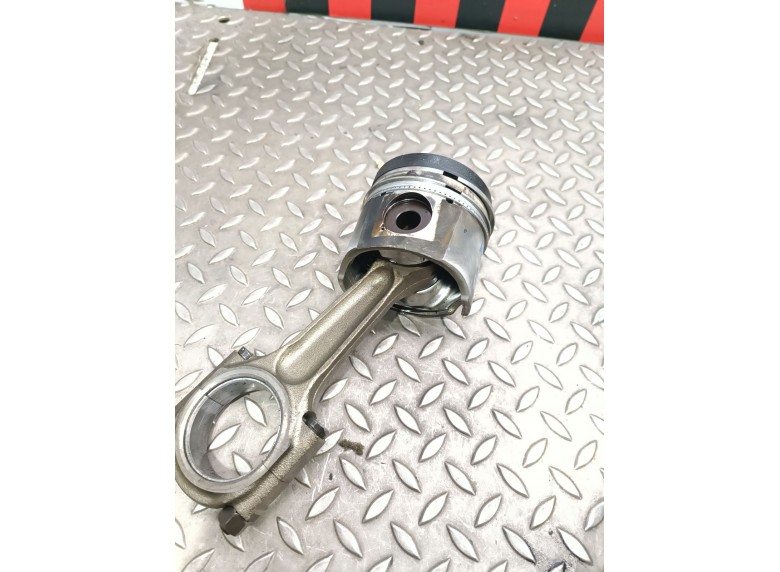 Поршень к Peugeot 406