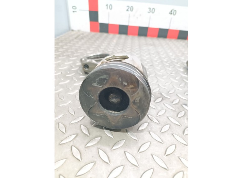 Поршень к Toyota Avensis