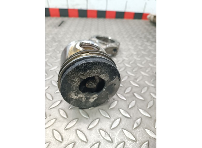 Поршень к Toyota Avensis