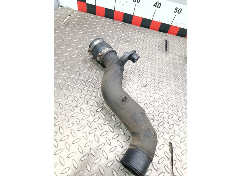 Патрубок интеркулера к Toyota Avensis