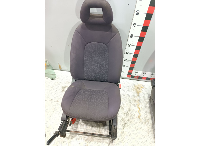 Сиденье переднее правое к Mercedes A W168, 2000г.