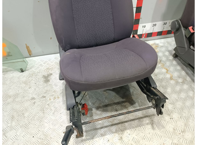 Сиденье переднее правое к Mercedes A W168, 2000г.
