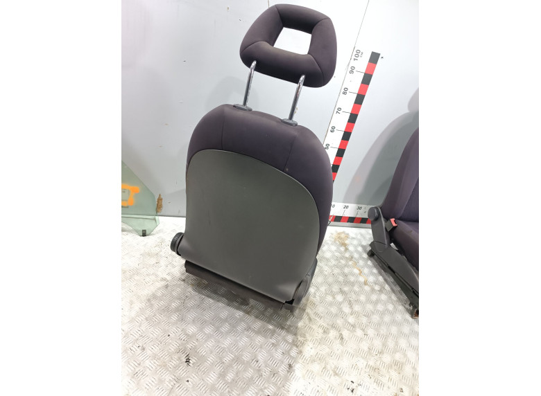 Сиденье переднее правое к Mercedes A W168, 2000г.