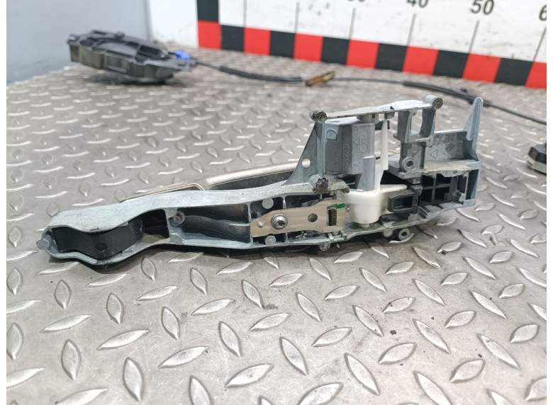 Ручка наружная передняя правая к Citroen C4 Picasso, 2008г.