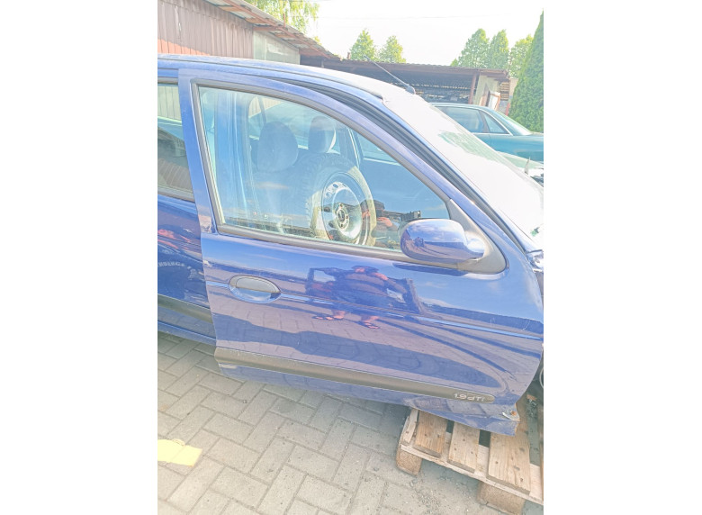 Дверь передняя правая к Renault Megane, 2001г.