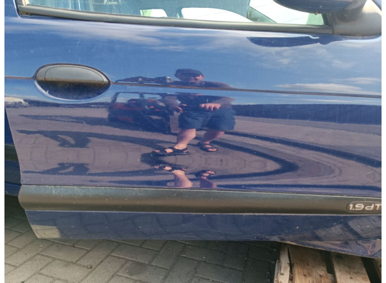Дверь передняя правая к Renault Megane, 2001г.