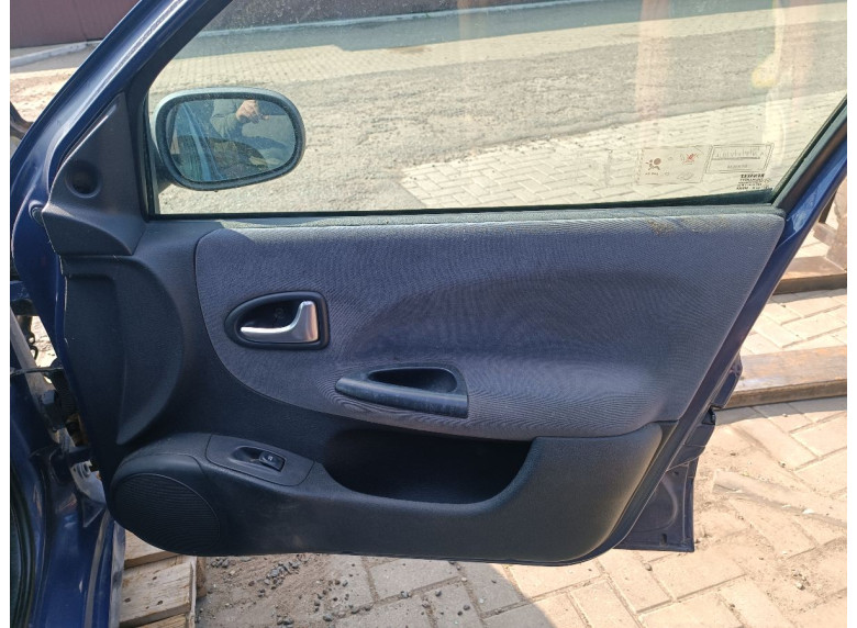Дверь передняя правая к Renault Megane, 2001г.