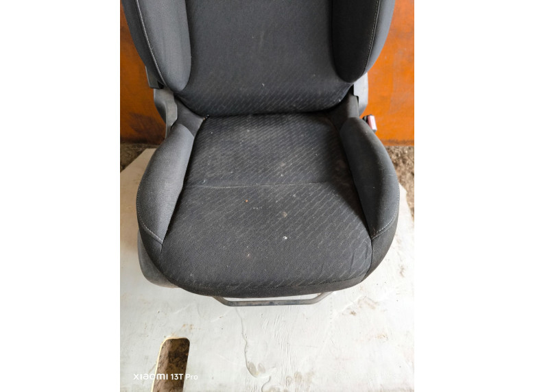 Сиденье переднее правое к Citroen C3 Picasso, 2011г.