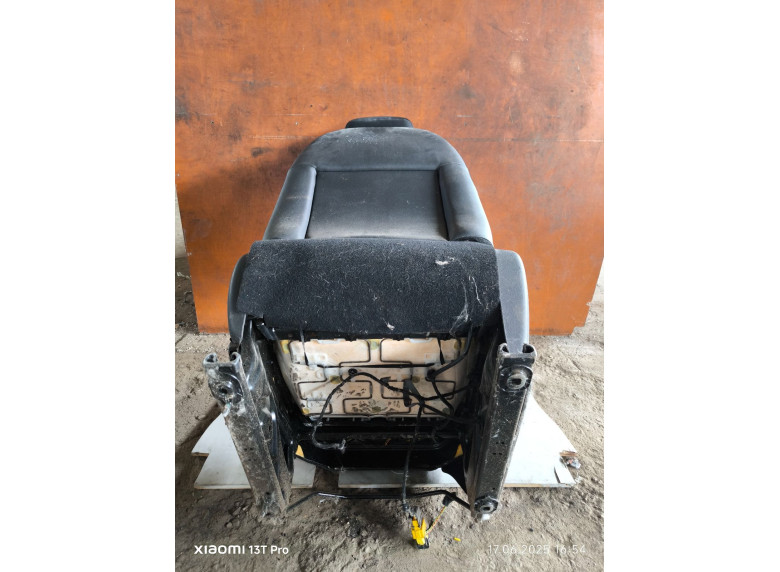 Сиденье переднее правое к Citroen C3 Picasso, 2011г.