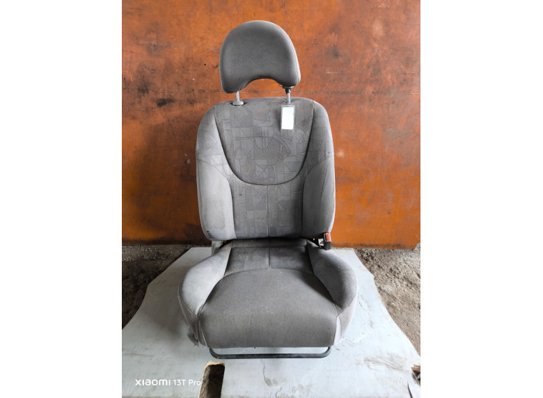 Сиденье переднее правое к Nissan Primera, 2000г.