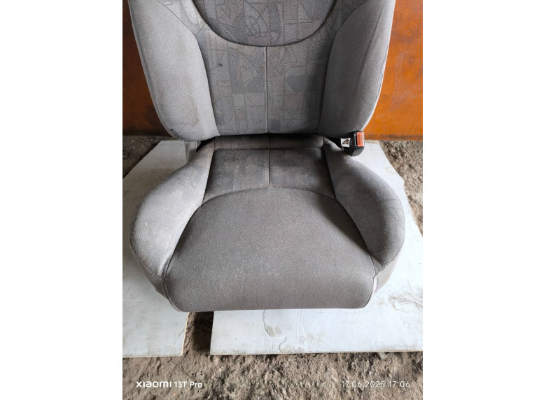 Сиденье переднее правое к Nissan Primera, 2000г.