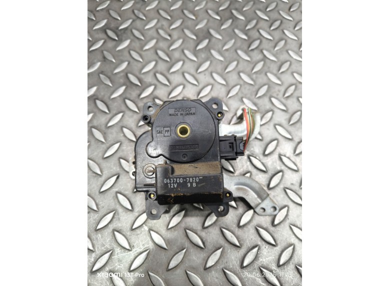 Моторчик заслонки печки к Toyota Avensis