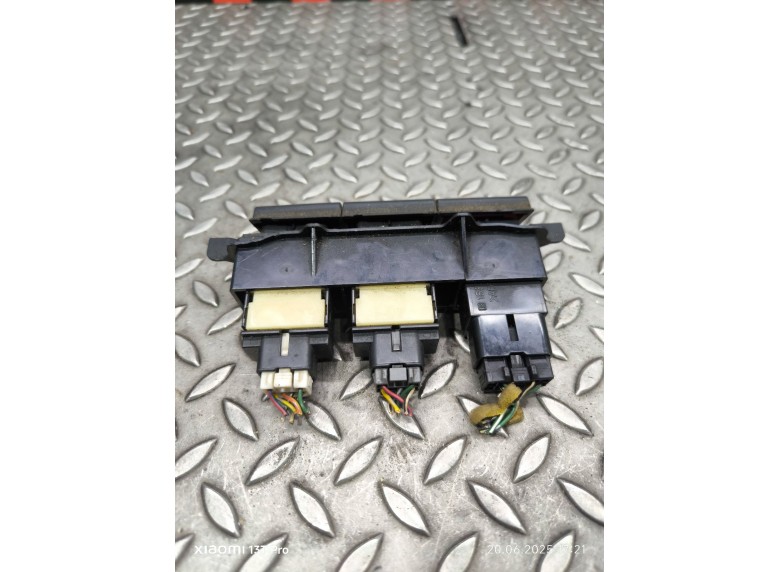 Кнопка аварийной сигнализации к Кнопка аварийной сигнализации к Toyota Avensis undefined г. Avensis