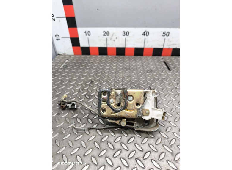 Замок двери передней левой к Toyota Avensis