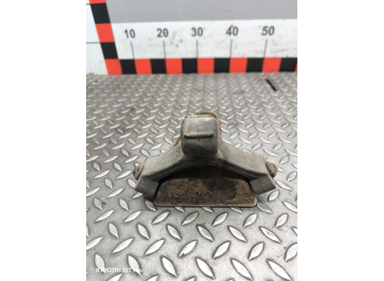 Кронштейн глушителя к Volkswagen Golf, 2001г.