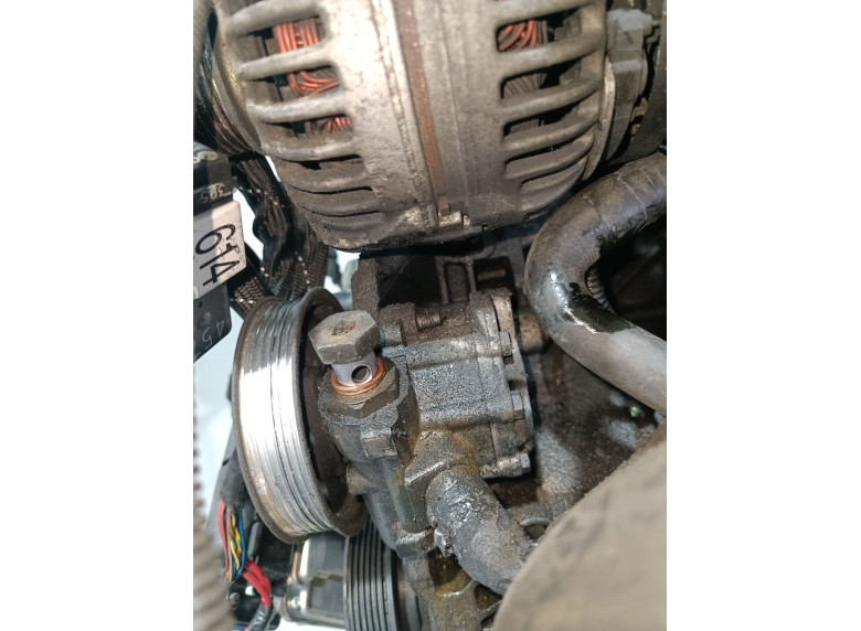 Насос гидроусилителя руля к Audi A4, 2006г.