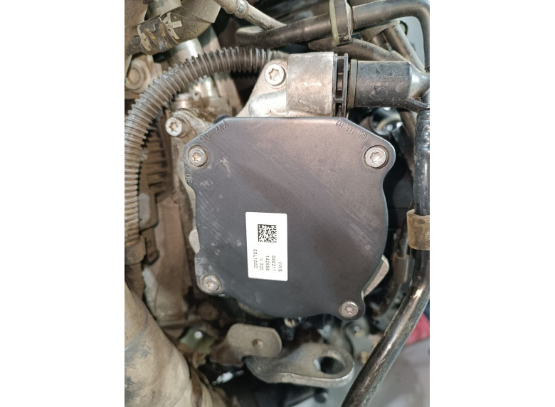 Насос вакуумный к Volkswagen Golf, 2010г.