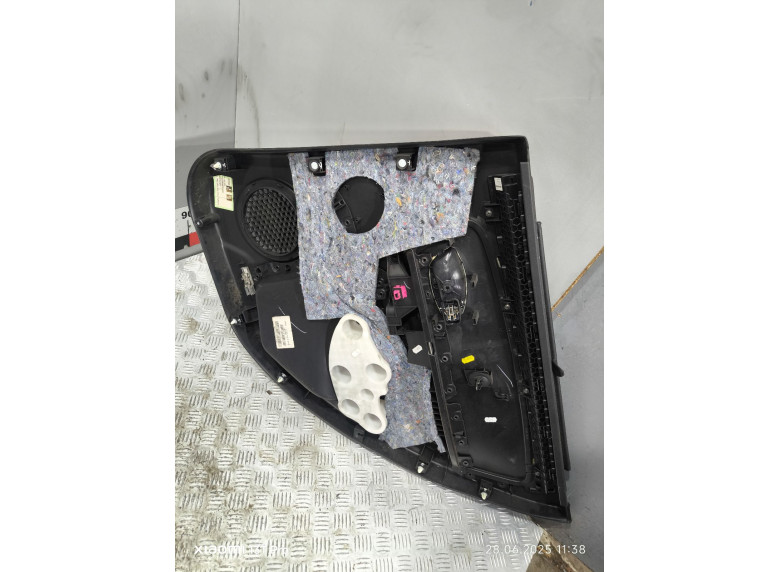 Обшивка двери задней левой (дверная карта) к Renault Scenic, 2009г.