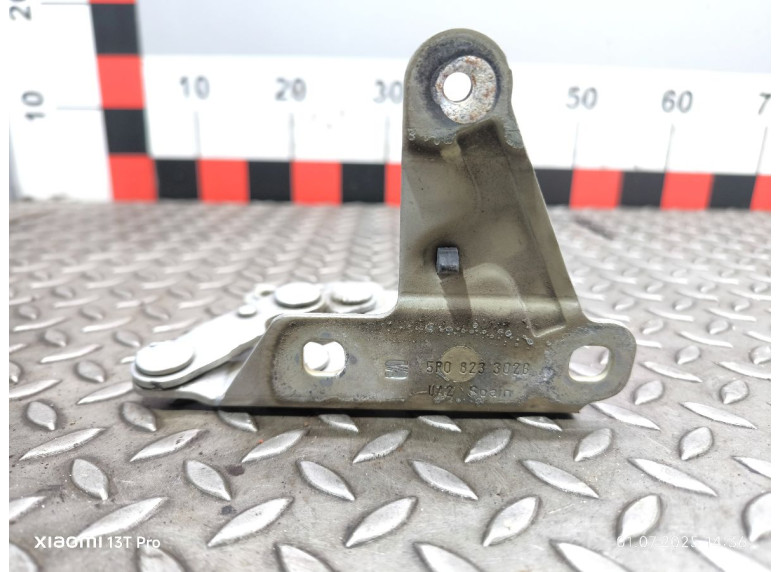 Петля капота правая к Seat Altea, 2005г.