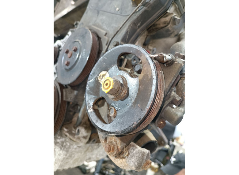 Насос гидроусилителя руля к Kia Carens, 2004г.