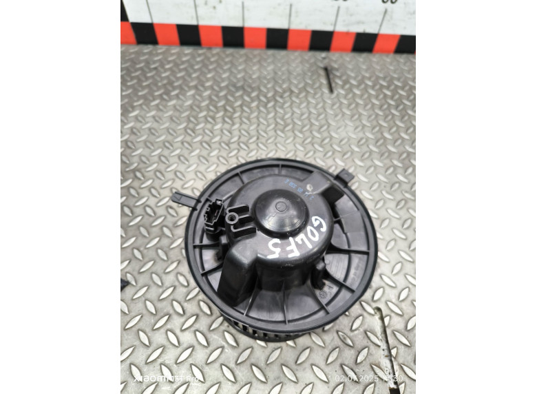 Моторчик печки к Volkswagen Golf, 2005г.