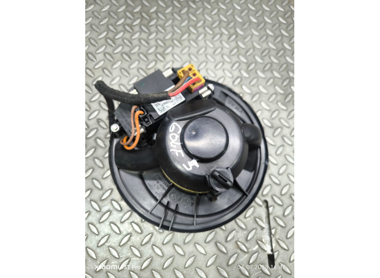 Моторчик печки к Volkswagen Golf, 2005г.