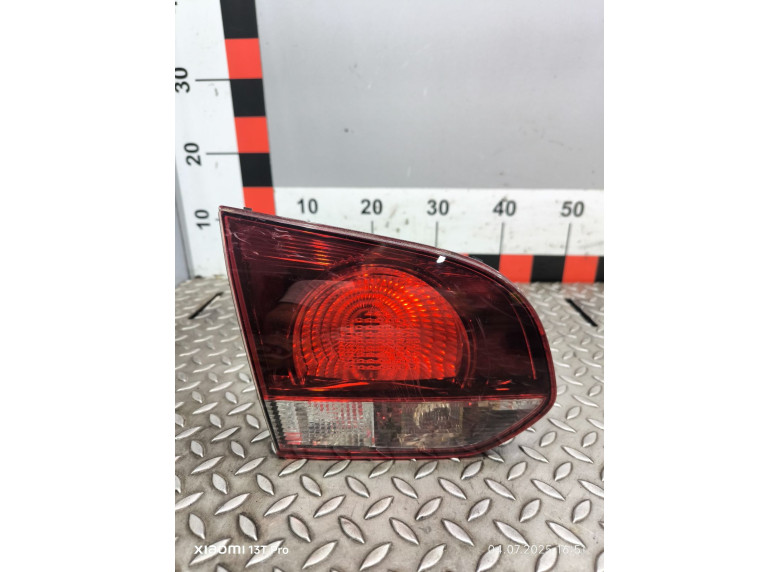 Фонарь крышки багажника левый к Volkswagen Golf, 2009г.