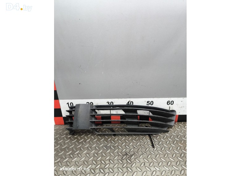 Заглушка (решетка) в бампер передний к Volkswagen Passat undefined г.