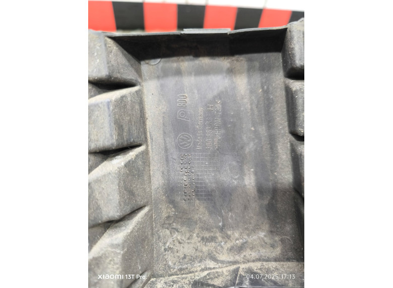 Заглушка (решетка) в бампер передний к Volkswagen Passat, 2001г.